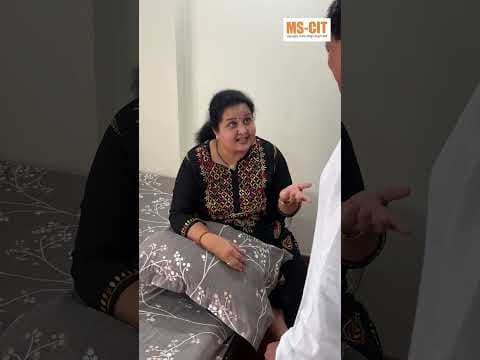 शाळा बंद असल्या की मुलांचे तासनतास मोबाईलवर जातात!