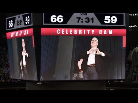 Martin Short asks the hot dog guy about the “specials.” Snack like a 2%er.